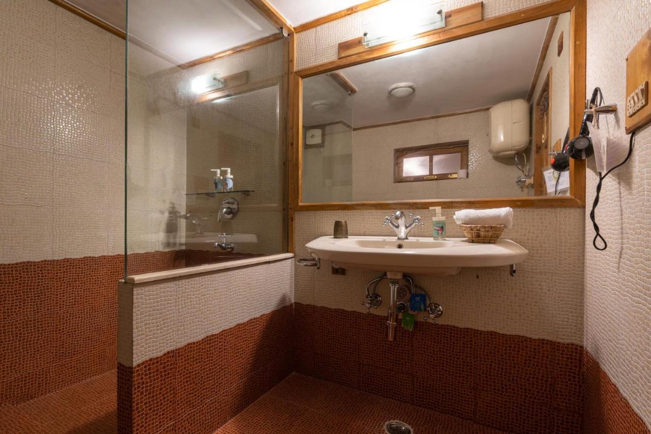 Stayvista At Casa Bella Vista- Mall Road Manali  Exterior photo